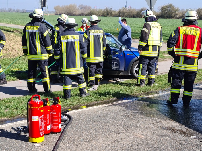 FW-KLE: Verkehrsunfall mit drei PKW auf der Emmericher Straße