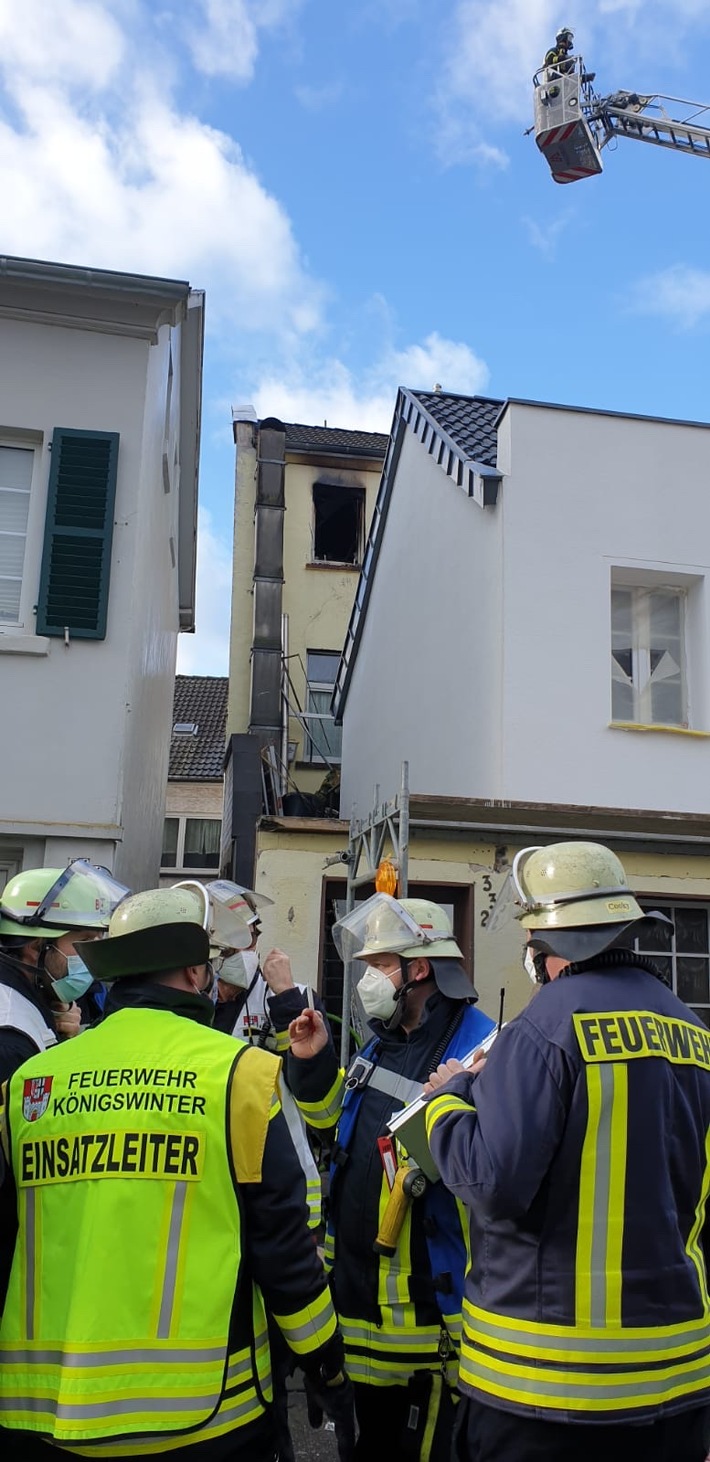 FW Königswinter: Wohnungsbrand in Königswinterer Altstadt