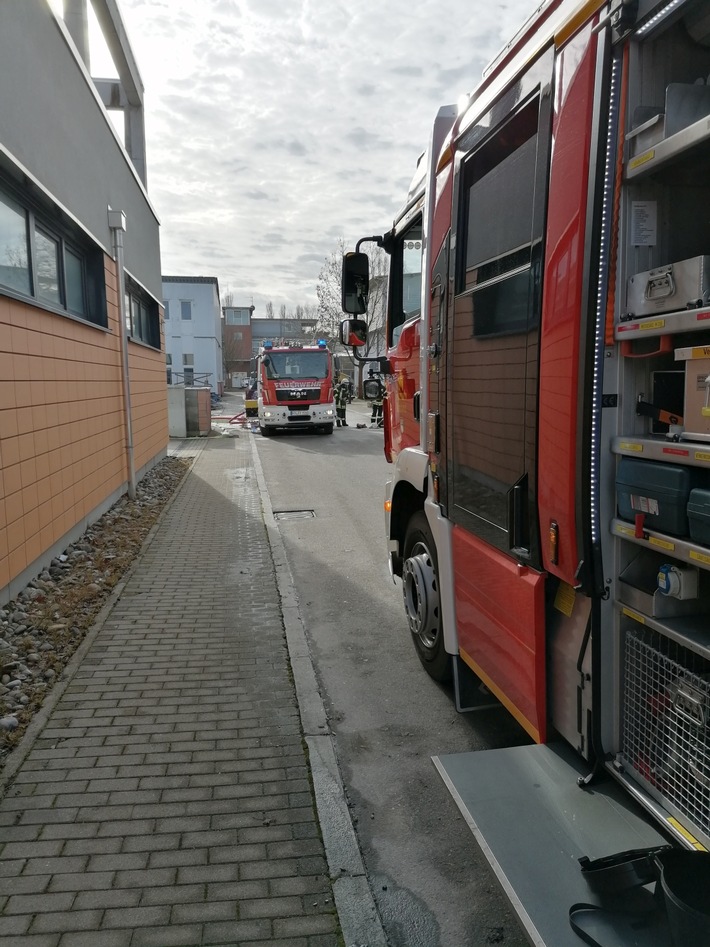 FW Konstanz: Brand in einem Gewerbebetrieb