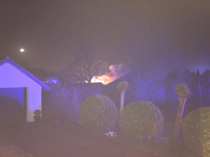 FW Kranenburg: Feuerwehr bekämpfte Gasflaschenbrand