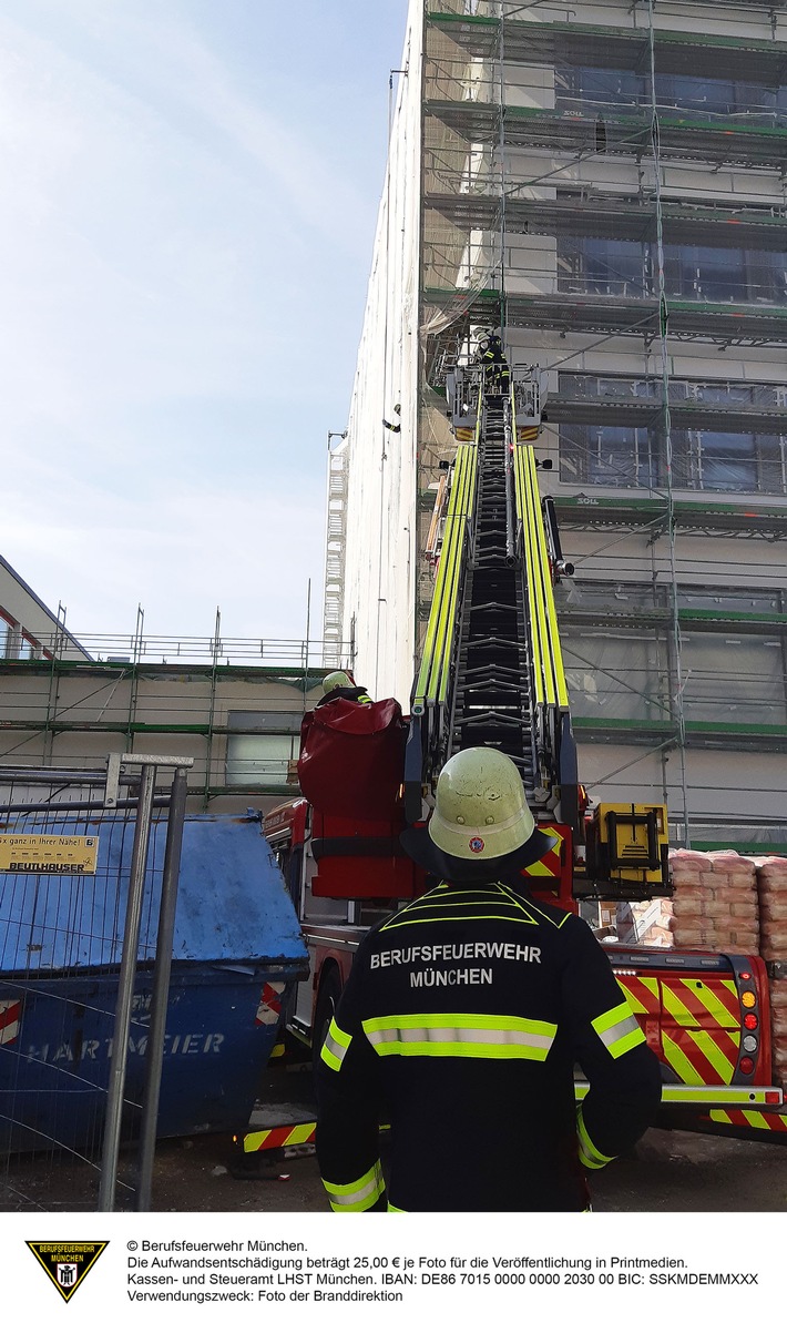 FW-M: Bauarbeiter verletzt sich schwer (Giesing)