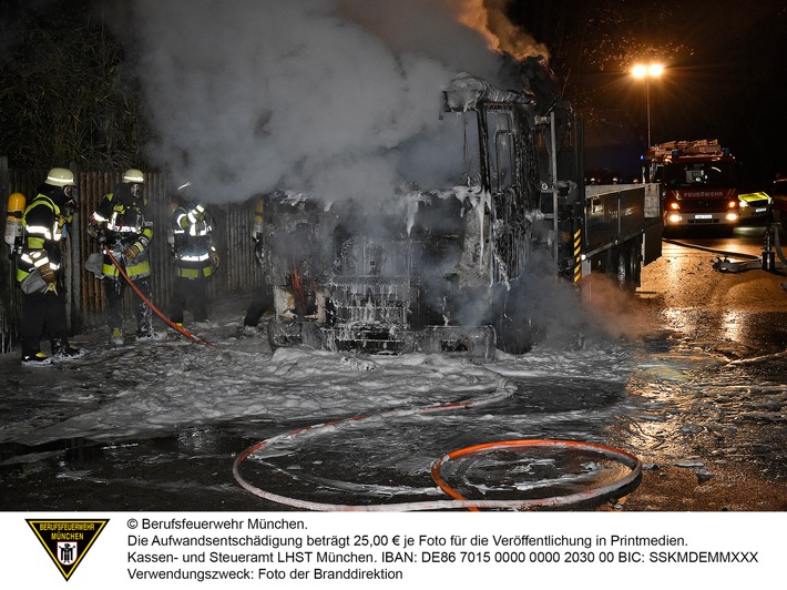 FW-M: Lkw nach Brand zerstört (Untergiesing)