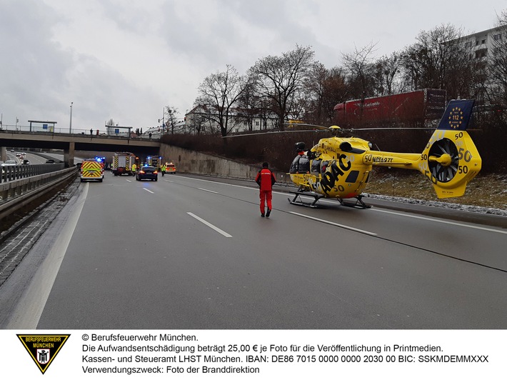 FW-M: Mann stirbt bei Verkehrsunfall (Laim)