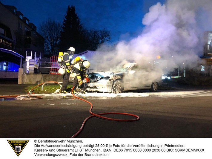 FW-M: PKW in Flammen (Neuhausen-Nymphenburg)
