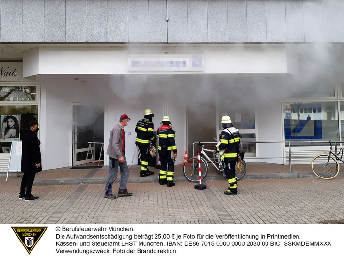 FW-M: Rauchbombe sorgt für Großalarm (Bogenhausen)