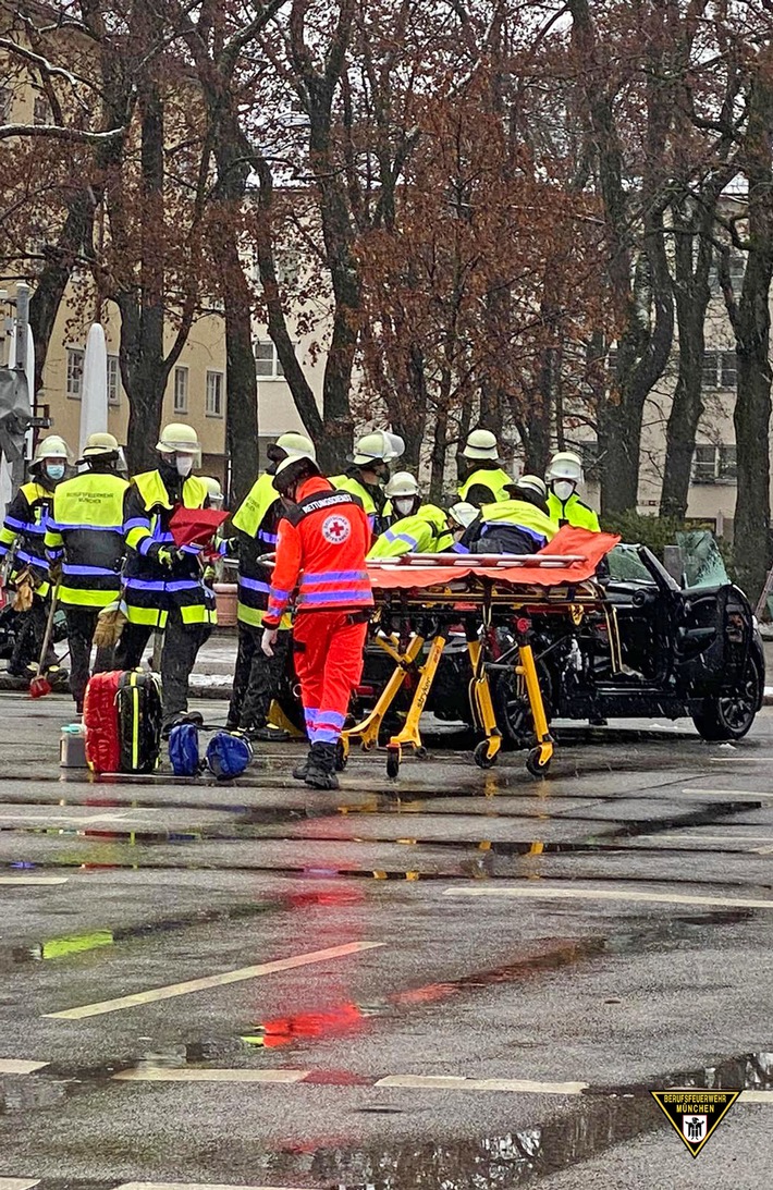 FW-M: &quot;eCall&quot; meldet Verkehrsunfall (Ramersdorf-Perlach)
