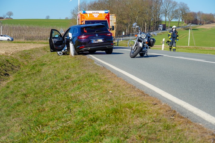 FW Möhnesee: Verkehrsunfall auf der B229 höhe Delecke - Rettungshubschrauber im Einsatz