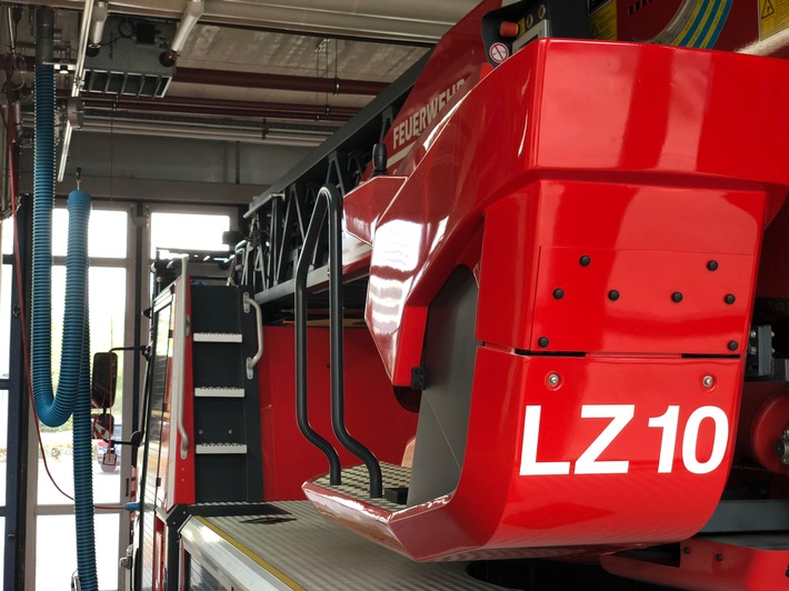 FW-NE: Kellerbrand in Reihenhaus | Zwei verletzte Personen