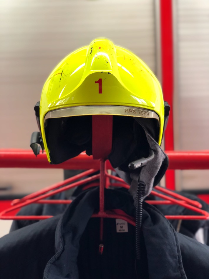 FW-NE: Kleinbrand in einer Lagerhalle führte zu einem Großaufgebot an Feuerwehrkräften | Zündelnde Jugendliche verursachen Feuerwehreinsatz