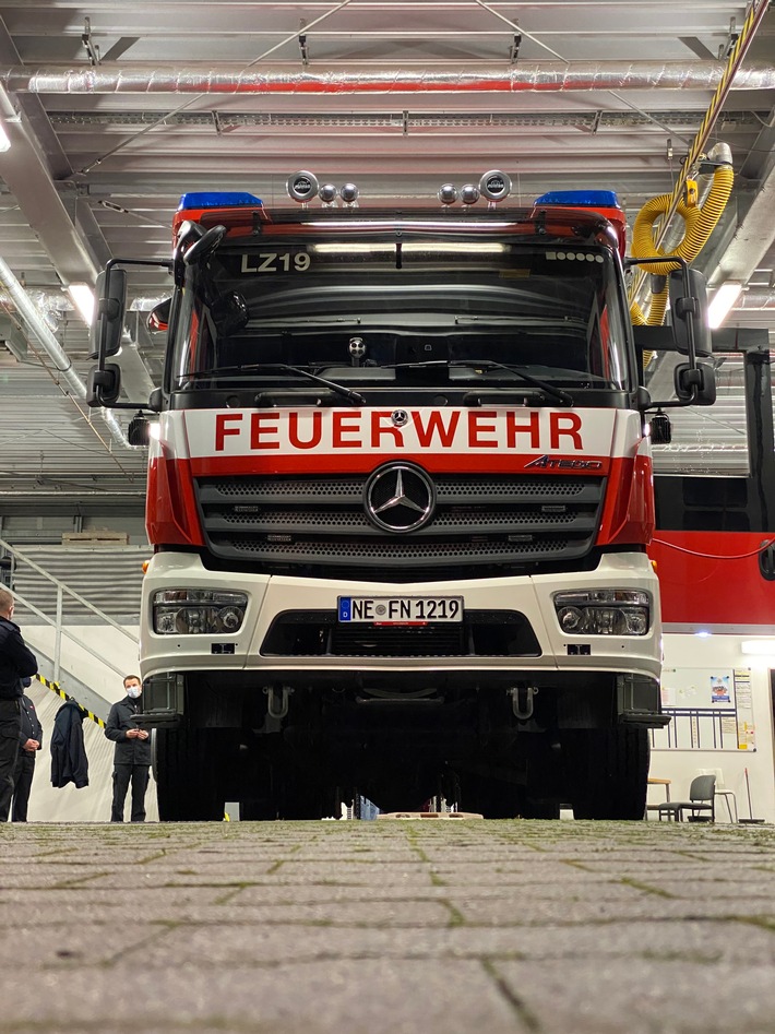 FW-NE: Lupe entzündet Papierstapel - Sonne als Brandstifter ermittelt | Rauchmelder verhindern Schlimmeres