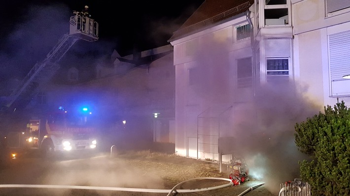 FW-OG: Küche in Mehrfamilienhaus ausgebrannt