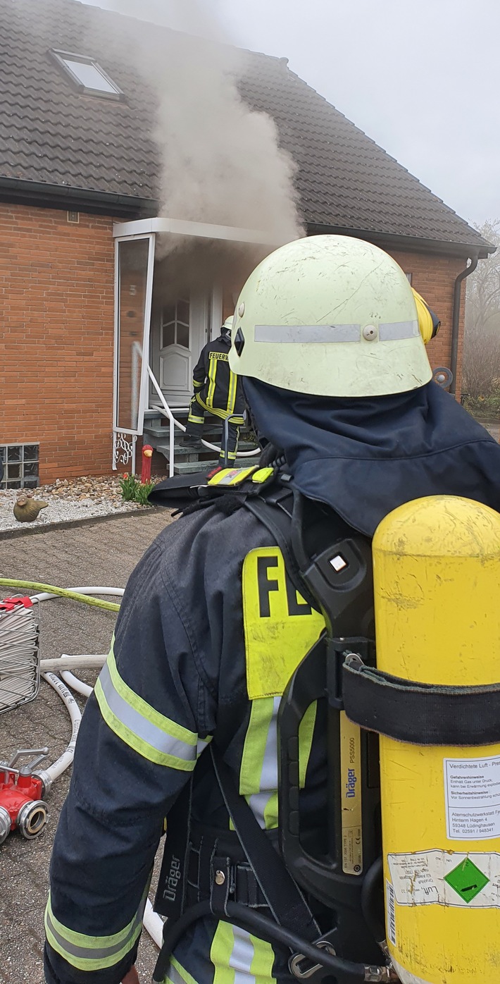 FW Olfen: Kellerbrand in Einfamilienhaus am Ostersonntag- Keine Verletzten