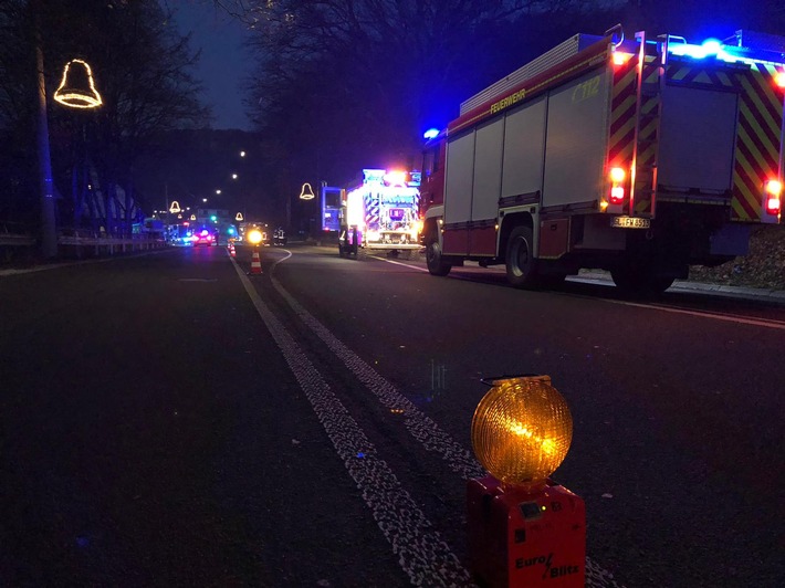 FW Overath: Angebaggerte Gasleitung neben Altenwohngemeinschaft in Steinenbrück
