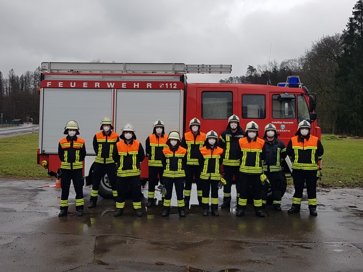 FW Overath: Feuerwehren Overath und Rösrath beglückwünschen insgesamt 21 neue Wehrleute