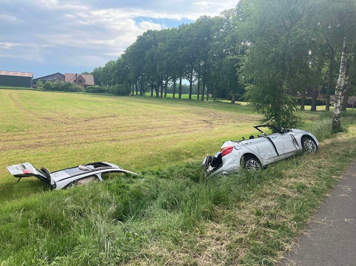 FW-ROW: Eingeklemmtes Ehepaar mit Hund nach Verkehrsunfall befreit
