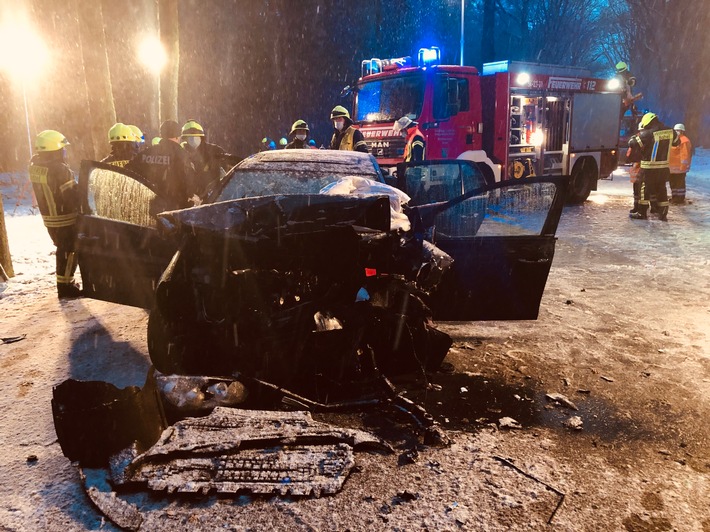 FW-ROW: Eisregen führte auf der B71 zu einem tödlichen Verkehrsunfall