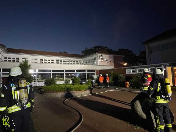 FW-ROW: Feuer in Schule