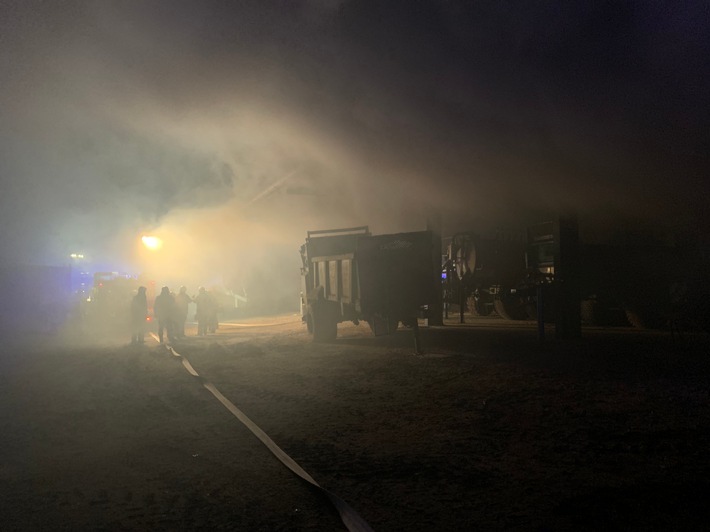FW-ROW: Feuer in landwirtschaftlichen Gebäude