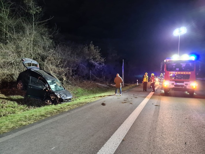 FW Sankt Augustin: Verkehrsunfall auf Autobahn A3 - Zunächst eingeklemmte Person gemeldet