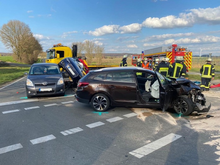 FW Sonsbeck: Verkehrsunfall mit anspruchsvoller technischer Rettung