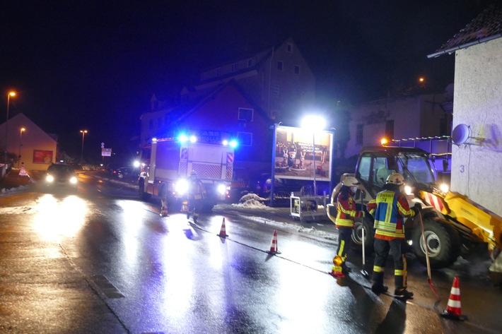FW Stockach: LKW verliert Ladung
