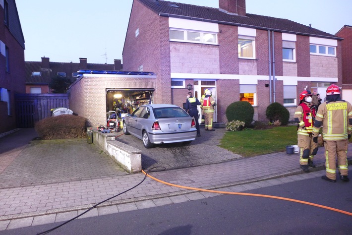 FW Tönisvorst: Garagenbrand in St. Tönis