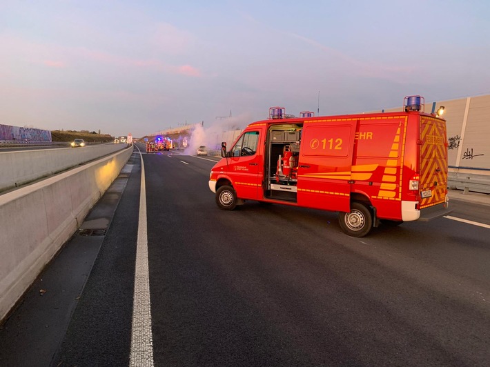 FW-Velbert: BMW Cabrio brennt auf der A 44 aus