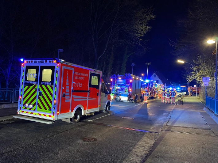 FW-Velbert: Eine Verletzte und hoher Sachschaden bei Unfall im Langenhorst
