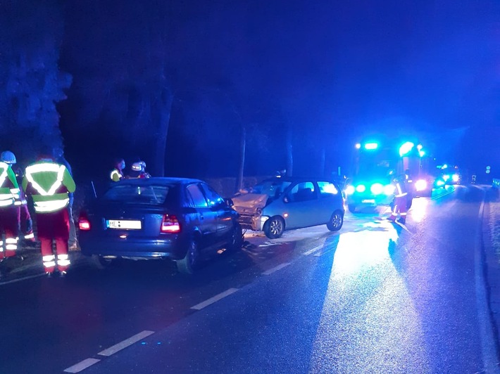 FW-Velbert: Zwei Verletzte nach Glatteis-Unfall