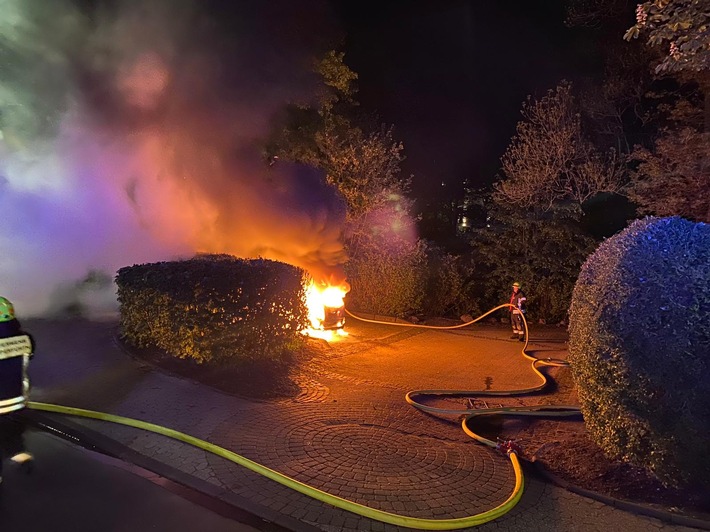 FW Wipperfürth: Einsatz | PKW Brand [F1]