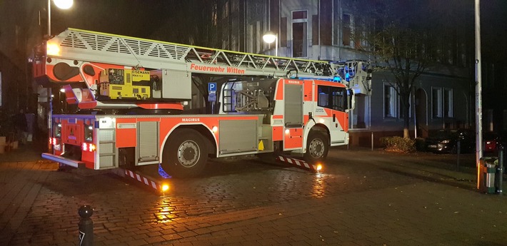 FW Witten: Feuer in Küche: ein Verletzter