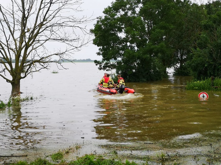 FW Xanten: Aufwändige Tierrettungen am Rhein