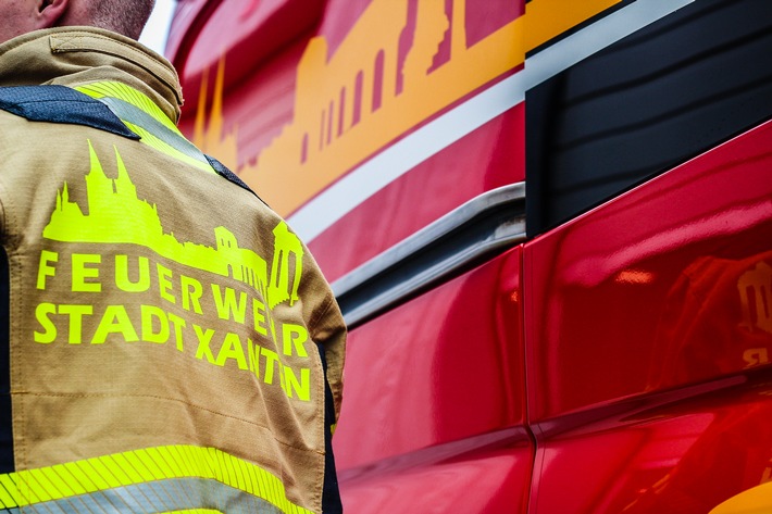 FW Xanten: Personenrettung aus Gewässer und Sturmschaden