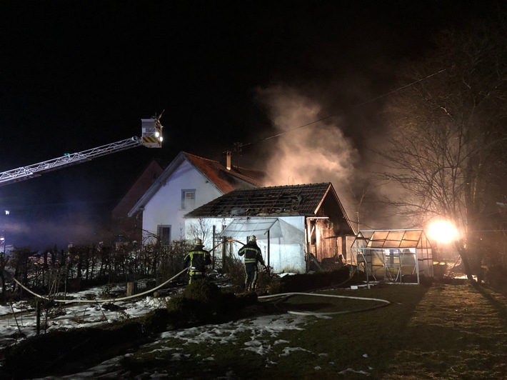 KFV Bodenseekreis: Starke Feuerwehrkräfte im Einsatz bei Brand in Röhrenbach