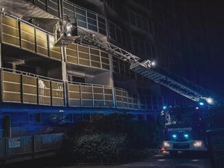 Feuerwehr Rostock: Feuerwehr rettet Person beim Wohnungsbrand in Evershagen