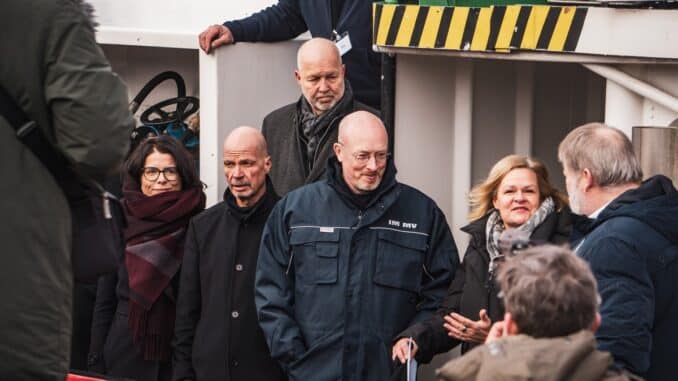 Feuerwehr Rostock: Vorbereitung auf den Tag des Bevölkerungsschutzes 2025 - Unterzeichnung der Kooperationsvereinbarung in Rostock
