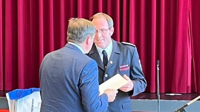 Feuerwehr Weeze: Ulrich Francken zum Ehrenmitglied der Feuerwehr Weeze ernannt