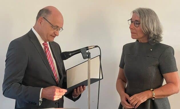 Gabriele Regina Overwiening erhält Bundesverdienstkreuz