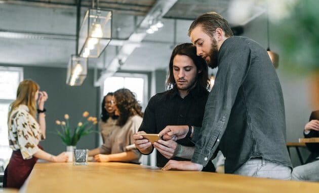 ▷ PwC-Studie: Die Deutschen wollen den Personalausweis auf dem Smartphone