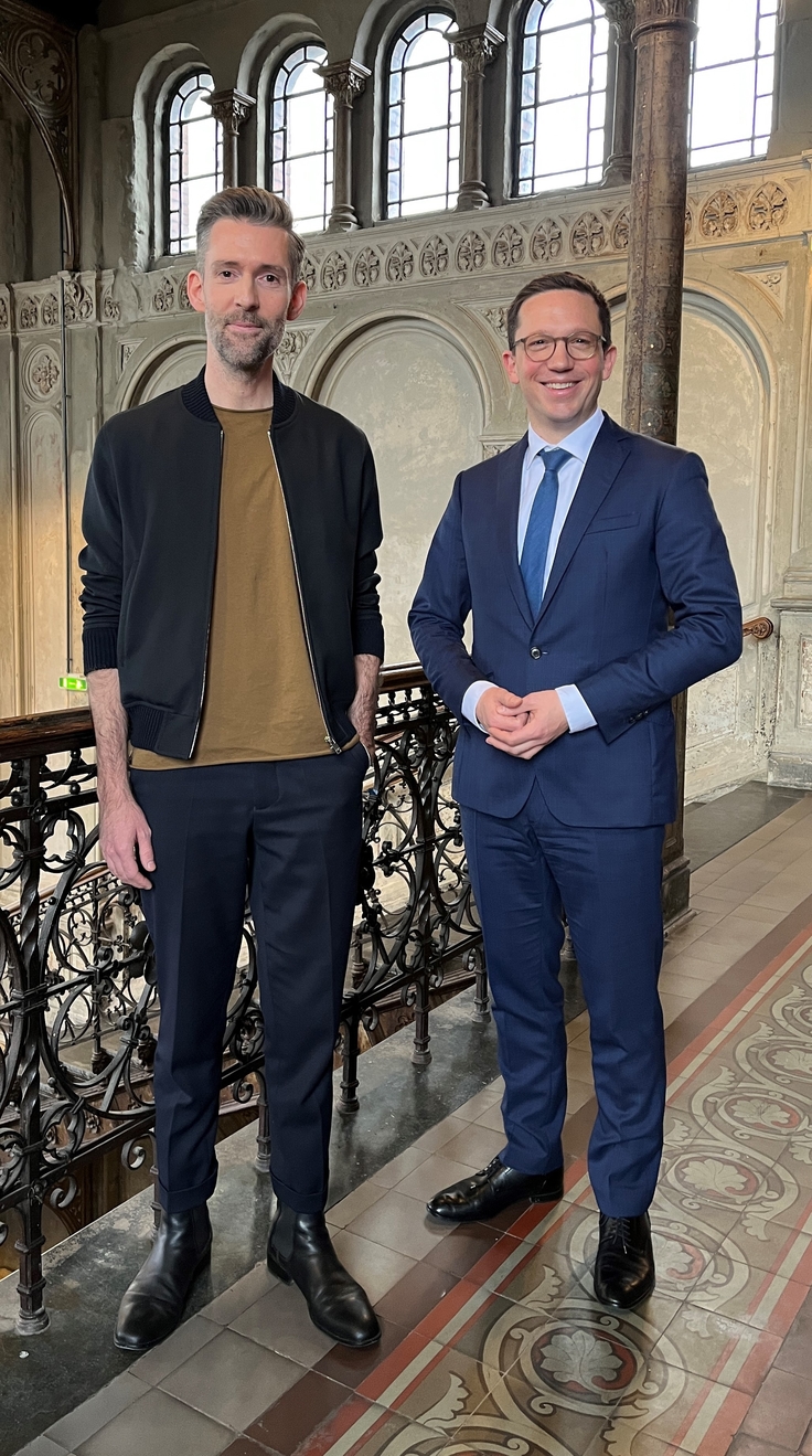 Vasco Boenisch (l.) und Minister Falko Mohrs.