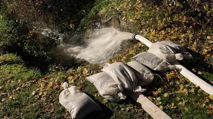 KFV Bodenseekreis: Hochwasseranstauung verursacht großen Feuerwehreinsatz