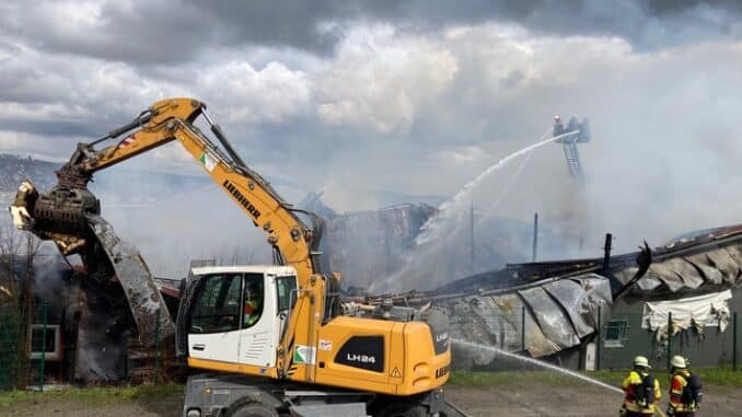 KFV-CW: Großbrand zerstört Schreinerei in Simmozheim