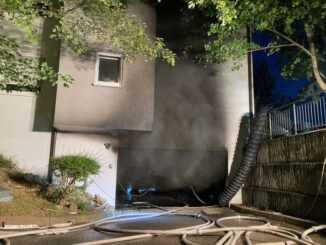 KFV-CW: Millionenschaden nach Großbrand in Tiefgarage - Keine Verletzten - Intensiver Atemschutzeinsatz