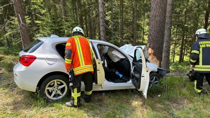 KFV-CW: Schwerer Verkehrsunfall auf der B294 bei Neuweiler fordert ein Todesopfer