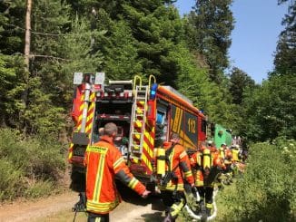 KFV-CW: Waldbrand in Bad Teinach fordert Einsatzkräfte aus dem ganzen Landkreis - 200 Einsatzkräfte verhindern Ausbreitung - Drohne erfolgreich im Einsatz