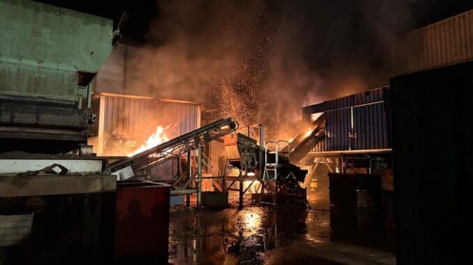 KFV Sigmaringen: Brand in Entsorgungsbetrieb in Herbertingen