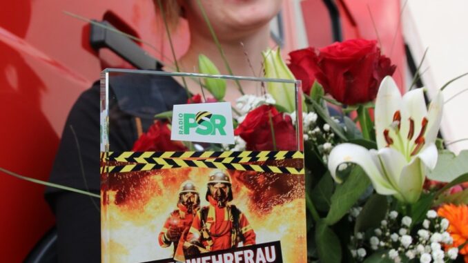 LFV-Sachsen: RADIO PSR als offizieller Partner der Freiwilligen Feuerwehren in Sachsen übergibt Award an Feuerwehrfrau des Jahres