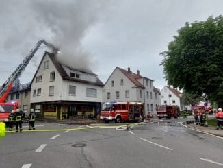 LRA-Ravensburg: Großbrand in Weingarten verursacht hohen Sachschaden.