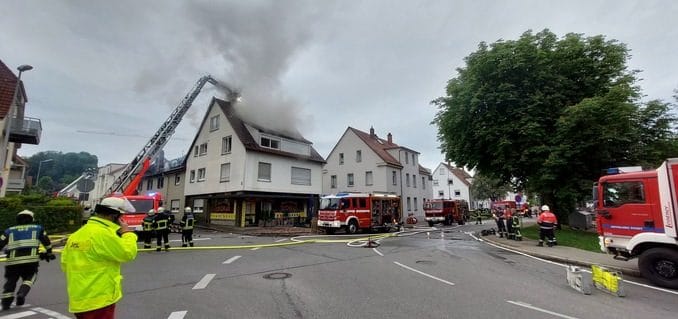 LRA-Ravensburg: Großbrand in Weingarten verursacht hohen Sachschaden.