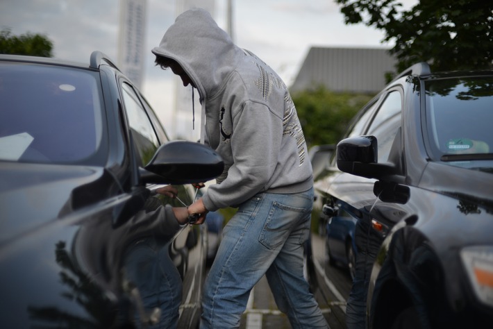 POL-DA: Fürth: Mehrere Autos aufgebrochen / Verdächtige in Richtung Krumbach-Ortsmitte geflüchtet